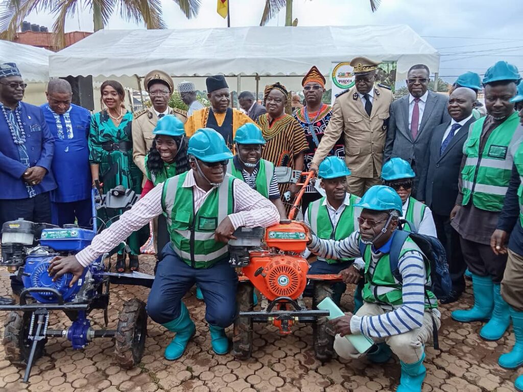 Les techniciens prêts pour une démonstration