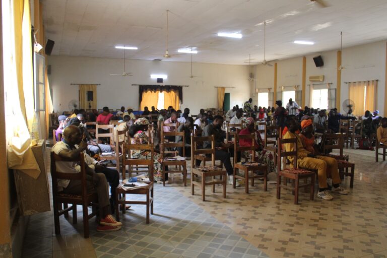 Enquêteurs réunis dans la Â« 400 places », l’une des salles de la formation à  Maroua