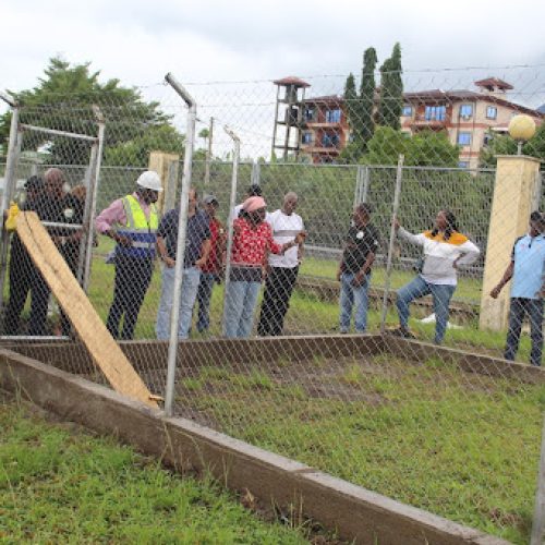 Ici trà´nera bientà´t la station agrométéorologique de Limbe